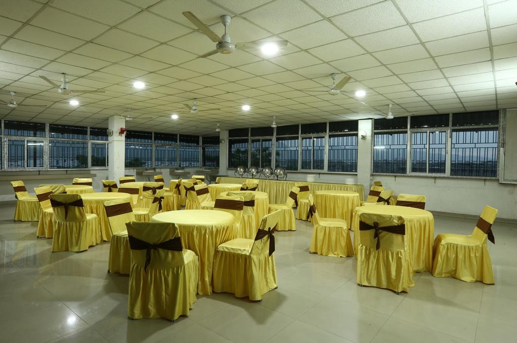 Hotel Parashuram Guwahati Ngoại thất bức ảnh